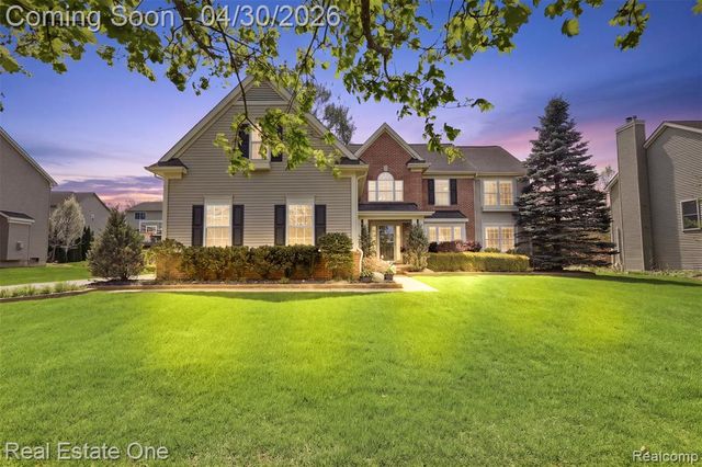143 Blackberry Drive, White Lake, MI 48386