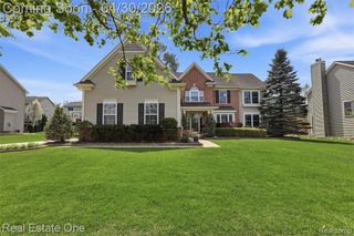 143 Blackberry Drive, White Lake, MI 48386