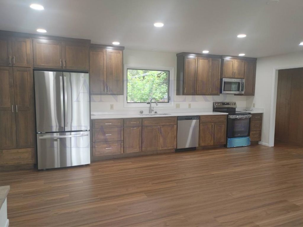 2537 Newton Ave, Cody, WY 82414 photo 2