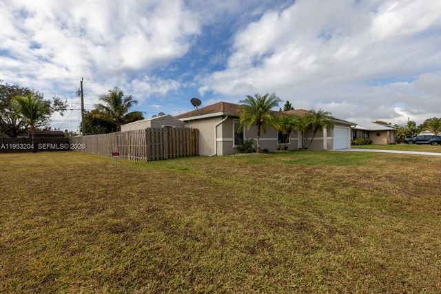 672 SW Stillman Ave, Port St. Lucie, FL 34953