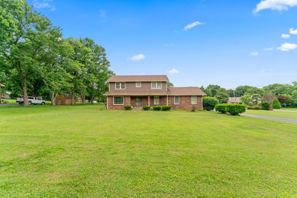 191 Green Harbor Rd, Old Hickory, TN 37138