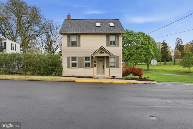 135 S CEDAR ST, Lititz, PA 17543