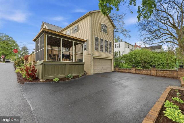 135 S CEDAR ST, Lititz, PA 17543