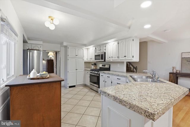 135 S CEDAR ST, Lititz, PA 17543