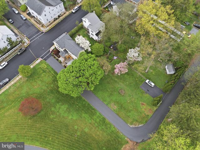 135 S CEDAR ST, Lititz, PA 17543