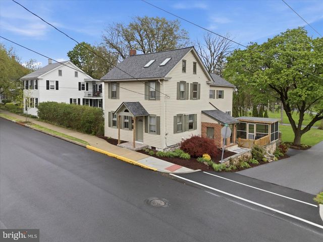 135 S CEDAR ST, Lititz, PA 17543