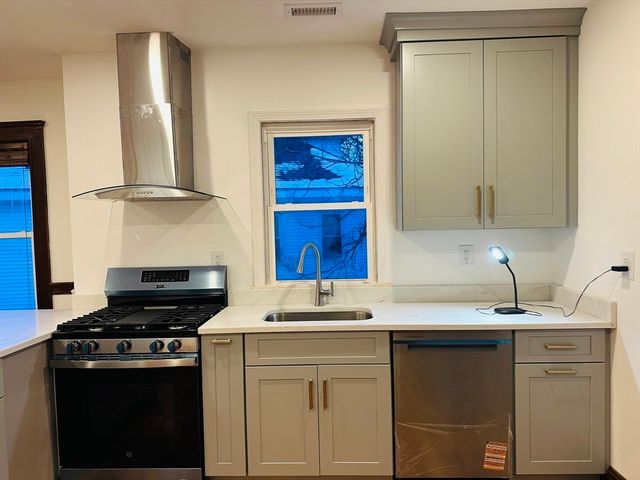 105 Nottinghill Rd 2, Boston, MA 02135