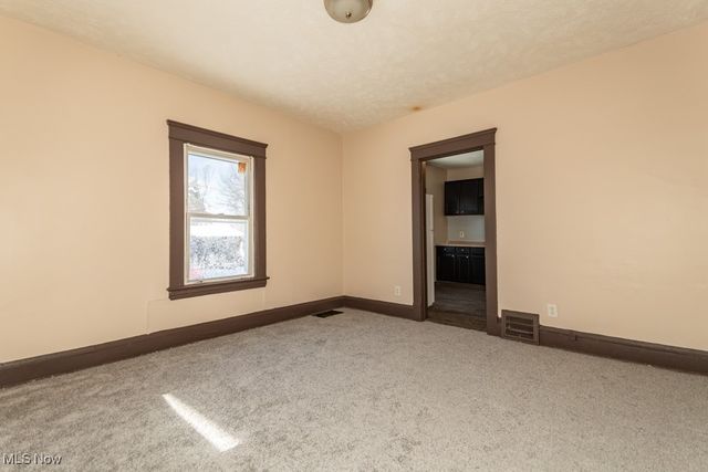 813 Wayside Road, Cleveland, OH 44110