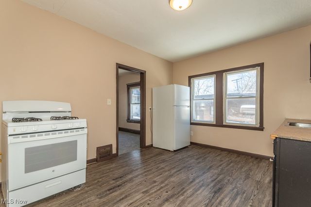 813 Wayside Road, Cleveland, OH 44110