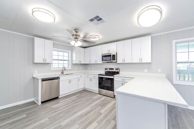 999 Four Point Rd, Dulac, LA 70353