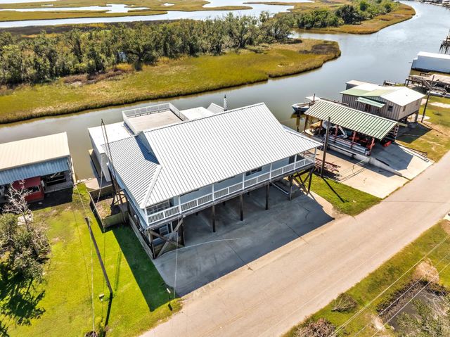 999 Four Point Rd, Dulac, LA 70353