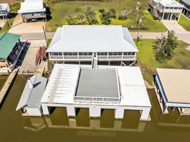 999 Four Point Rd, Dulac, LA 70353