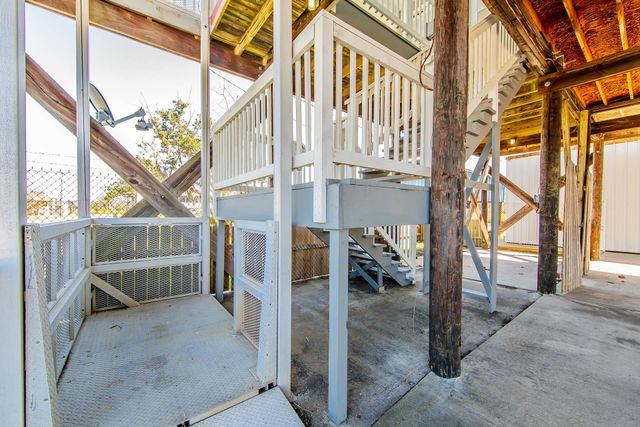 999 Four Point Rd, Dulac, LA 70353