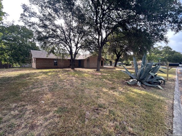 217 ELMWOOD DR, Seguin, TX 78155