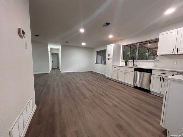 217 ELMWOOD DR, Seguin, TX 78155