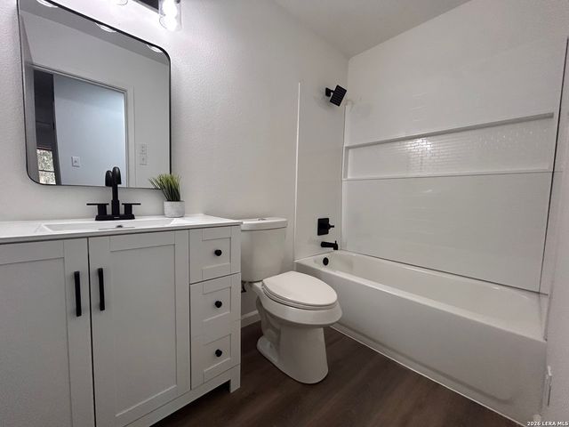 217 ELMWOOD DR, Seguin, TX 78155