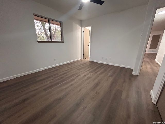 217 ELMWOOD DR, Seguin, TX 78155