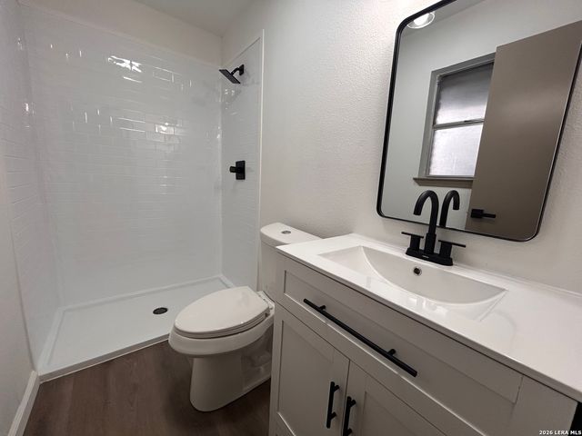 217 ELMWOOD DR, Seguin, TX 78155
