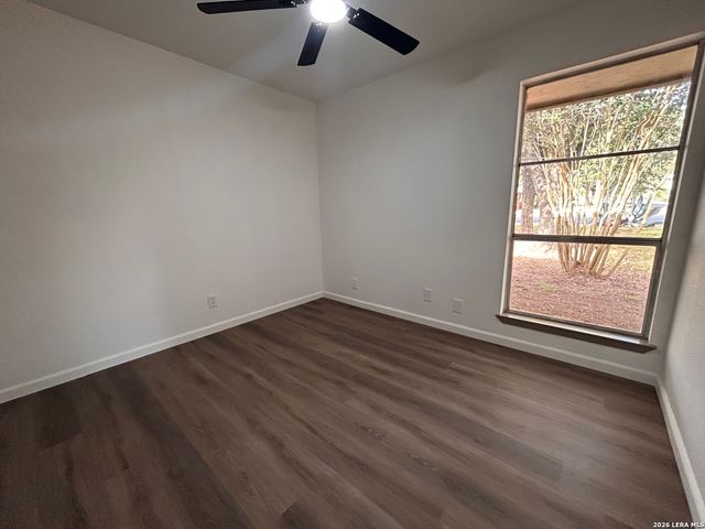 217 ELMWOOD DR, Seguin, TX 78155
