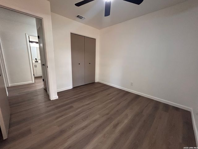 217 ELMWOOD DR, Seguin, TX 78155