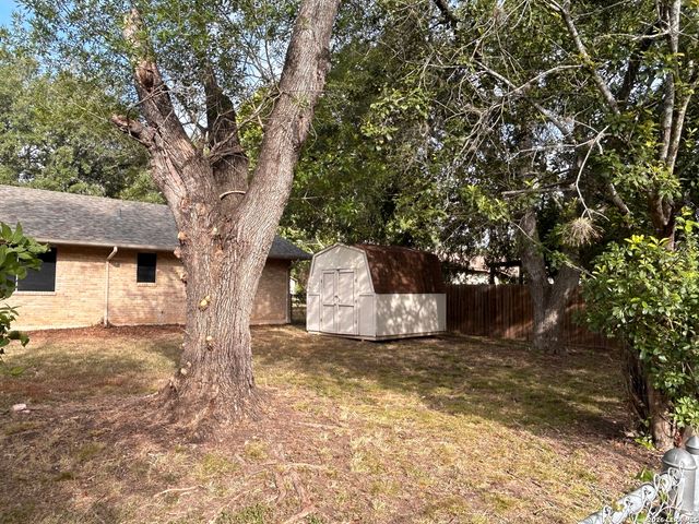217 ELMWOOD DR, Seguin, TX 78155
