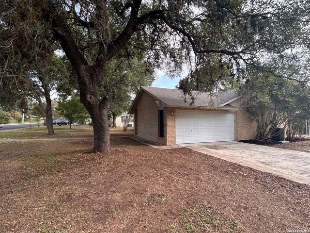 217 ELMWOOD DR, Seguin, TX 78155