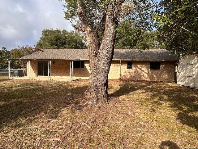 217 ELMWOOD DR, Seguin, TX 78155