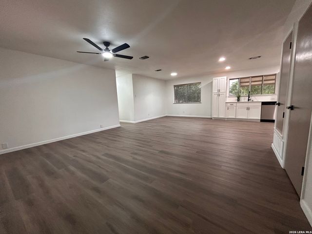 217 ELMWOOD DR, Seguin, TX 78155