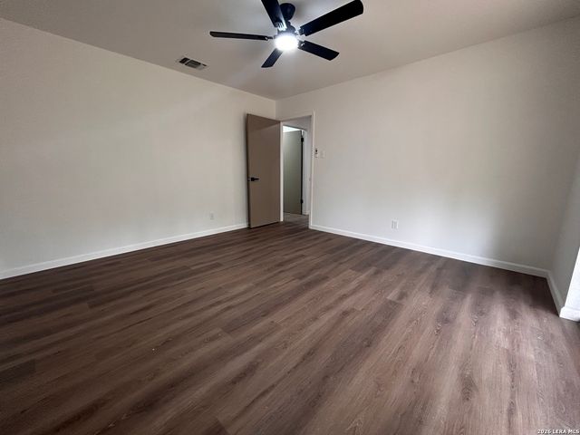 217 ELMWOOD DR, Seguin, TX 78155