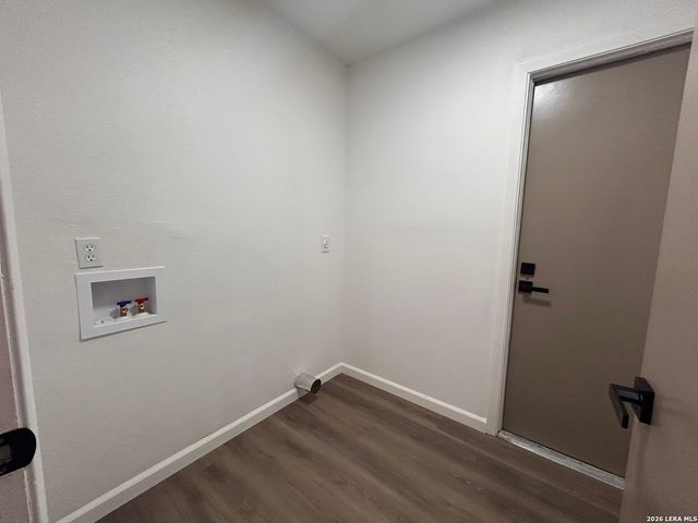 217 ELMWOOD DR, Seguin, TX 78155
