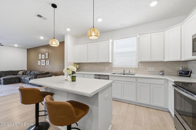 17025 Meander Way, Louisville, KY 40245