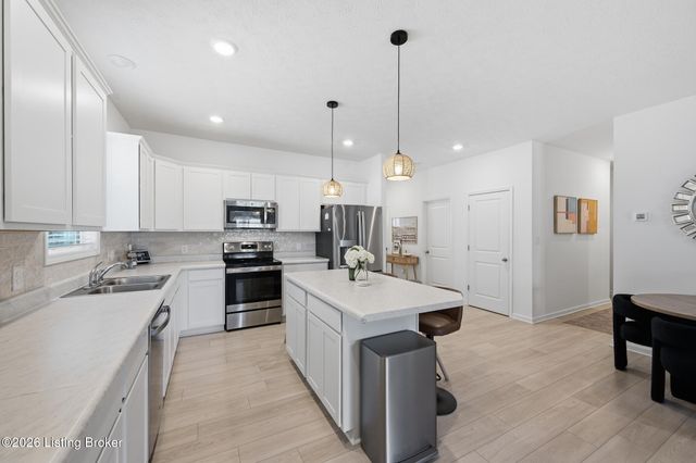 17025 Meander Way, Louisville, KY 40245