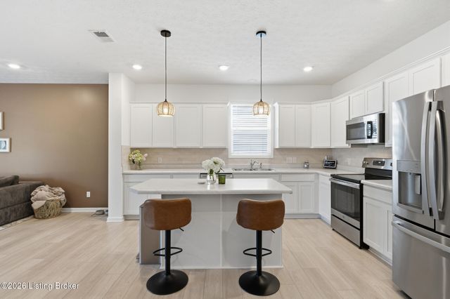 17025 Meander Way, Louisville, KY 40245