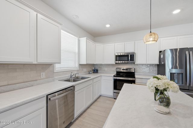 17025 Meander Way, Louisville, KY 40245