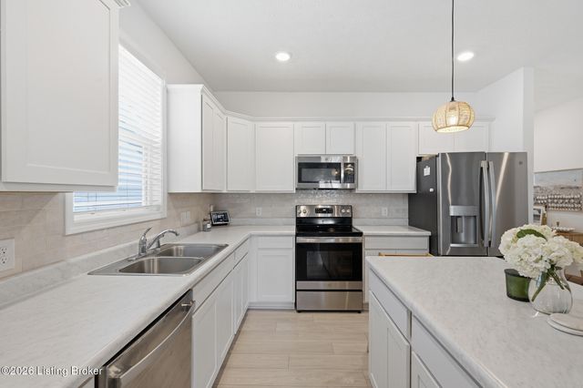 17025 Meander Way, Louisville, KY 40245
