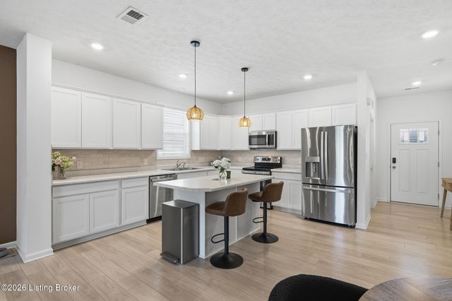 17025 Meander Way, Louisville, KY 40245