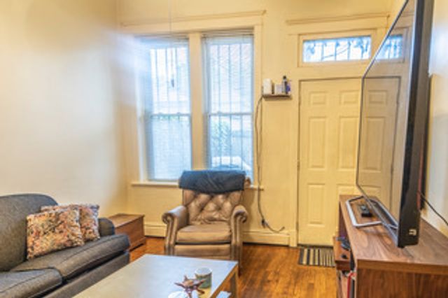 1911 W Belmont Avenue 1, Chicago, IL 60657