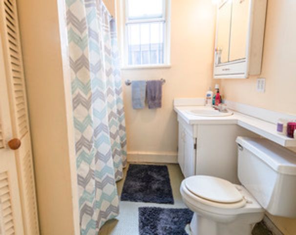 1911 W Belmont Avenue 1, Chicago, IL 60657