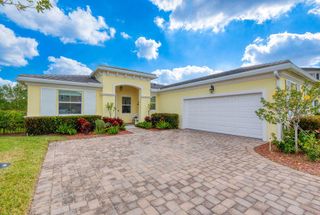 7214 NW Farnsworth Circle, Port St Lucie, FL 34987