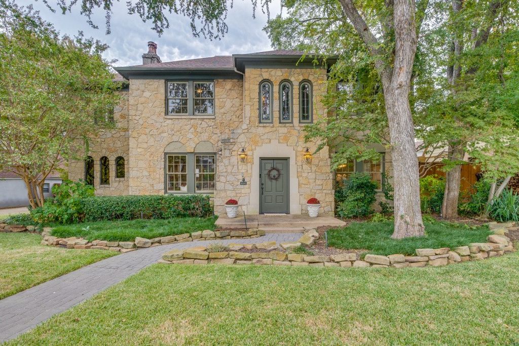 1112 S Canterbury Court, Dallas, TX 75208
