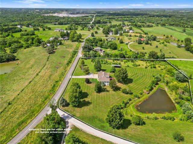 8747 Southpoint Drive, Richmond, MO 64085