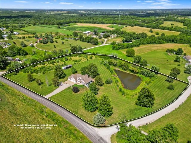 8747 Southpoint Drive, Richmond, MO 64085