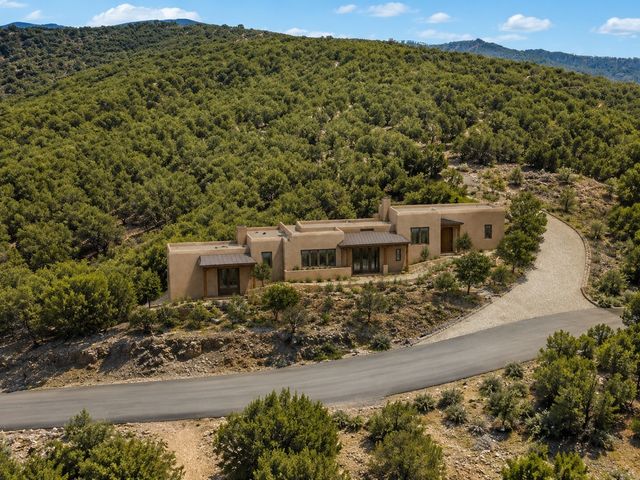 1071 S Summit Ridge, Santa Fe, NM 87501