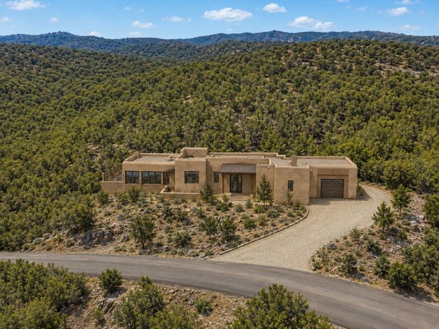 1071 S Summit Ridge, Santa Fe, NM 87501