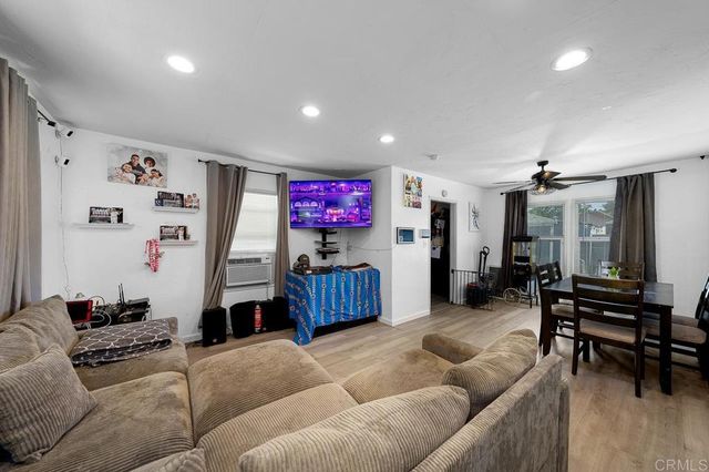 649 W Washington Ave, El Cajon, CA 92020