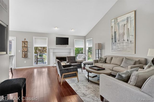 37828 Avon Lane, Farmington Hills, MI 48331