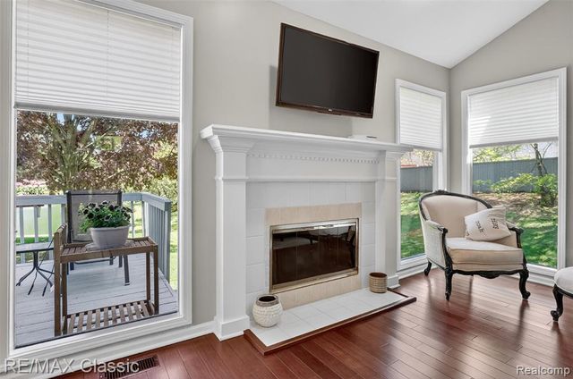37828 Avon Lane, Farmington Hills, MI 48331