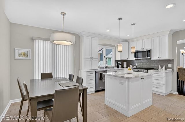 37828 Avon Lane, Farmington Hills, MI 48331
