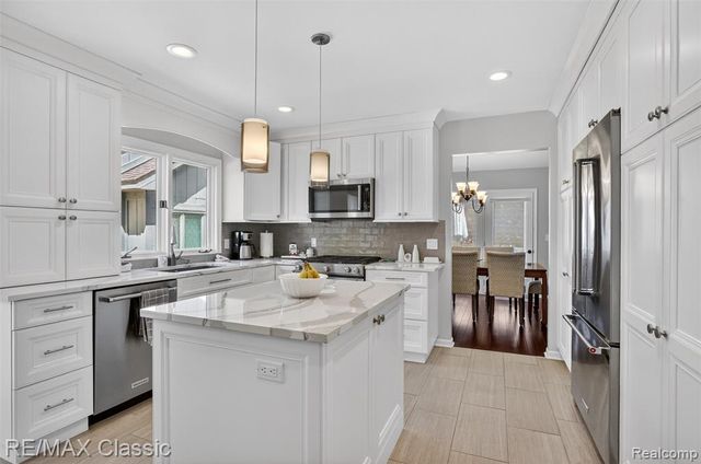 37828 Avon Lane, Farmington Hills, MI 48331
