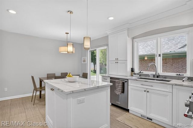 37828 Avon Lane, Farmington Hills, MI 48331